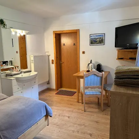 בית הארחה Haus Edelweiss אוברטראון